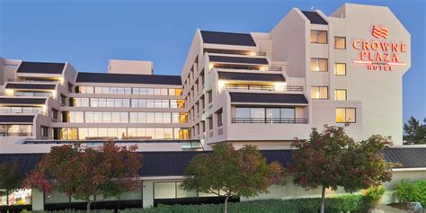 crowne plaza california locations.